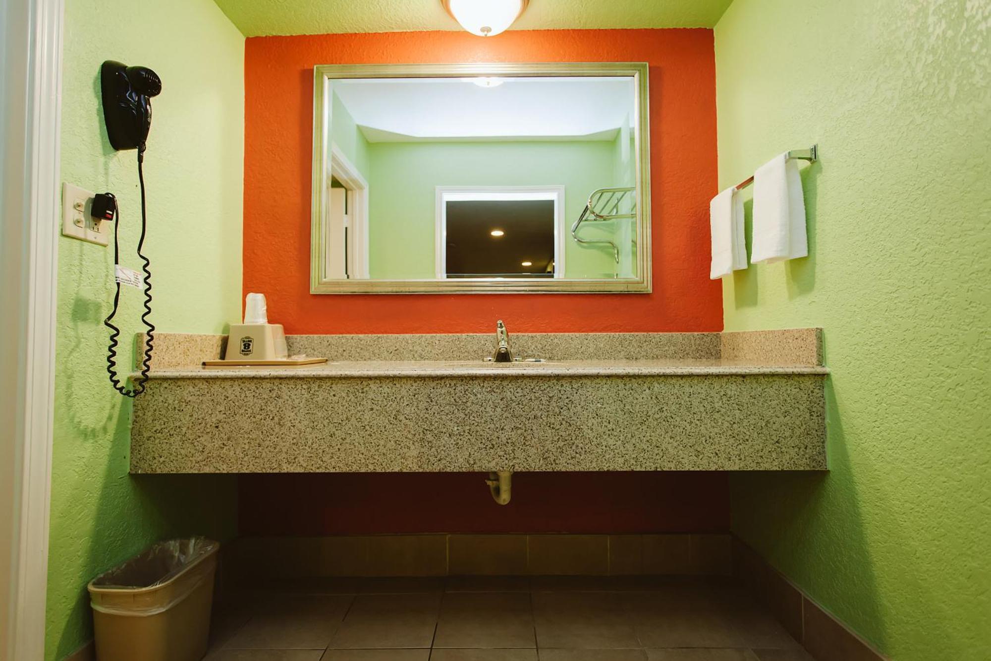 Regency Inn - Channelview Extérieur photo
