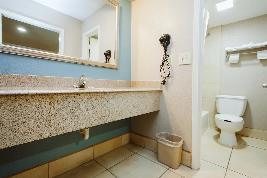 Regency Inn - Channelview Extérieur photo