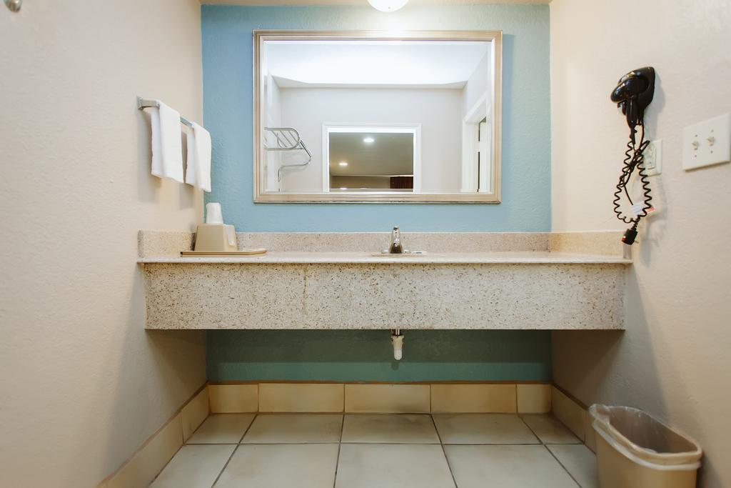 Regency Inn - Channelview Extérieur photo